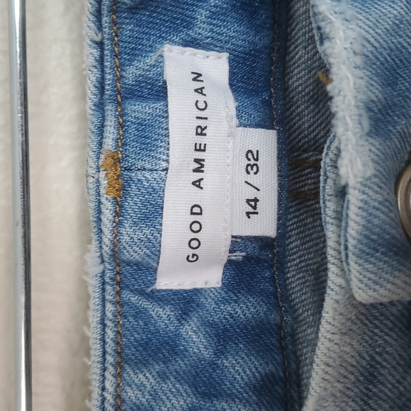 GOOD AMERICAN The Weekender Good Girlfriend High Rise Jean In Light Blue - Picture 4 of 11